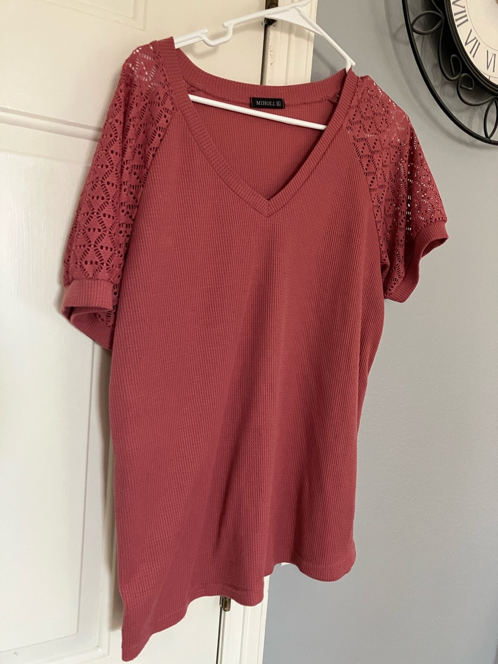 Mossimo Short Sleeve V-Neck Top with Lace Sleeves in Dusty Rose